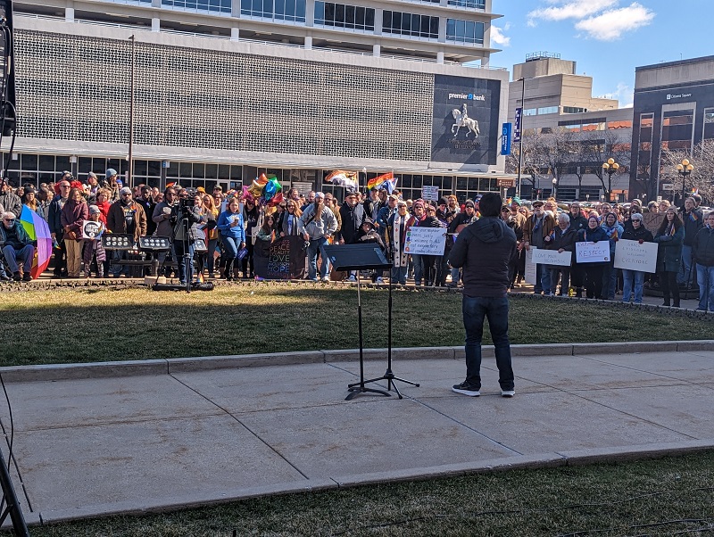 Lgbtq Community Gathers For Downtown Fort Wayne Rally Wowo Newstalk 923 Fm 1190 Am 1075 2437