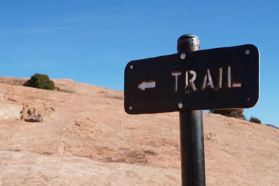 a sign that is on top of a pole