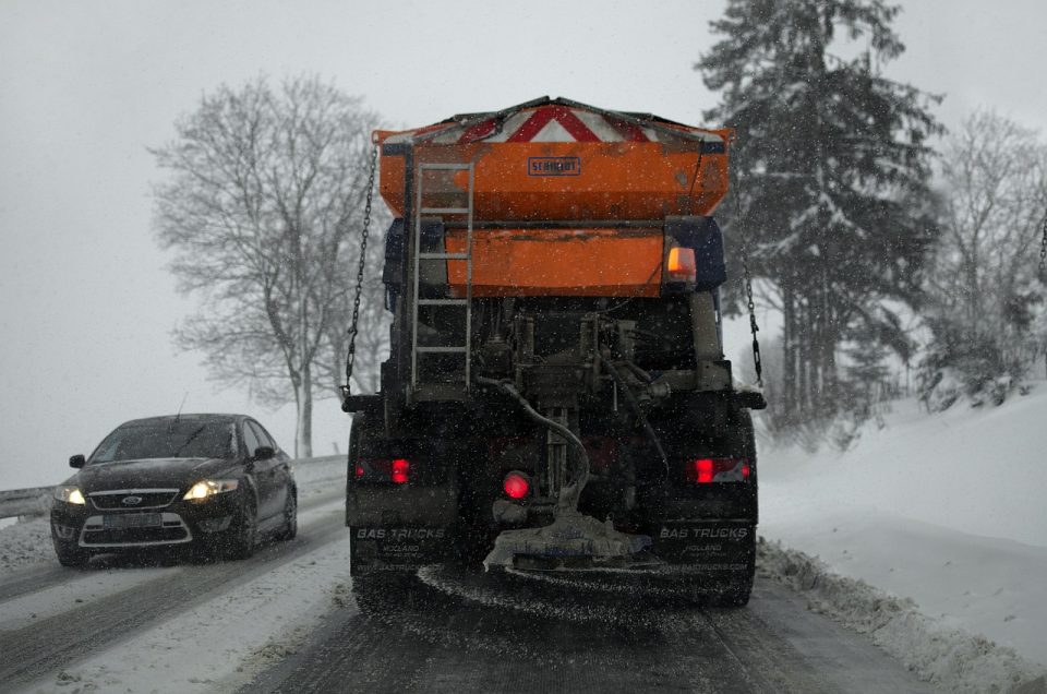 weather, ice, blizzard, plow, car wallpapers, way, conditions, snow, winter, snow removal, road conditions, danger, salt, nature, salting, environment, sandblaster, zadymka, cars, car, traffic, street, transport, road, asphalt, travel, frost