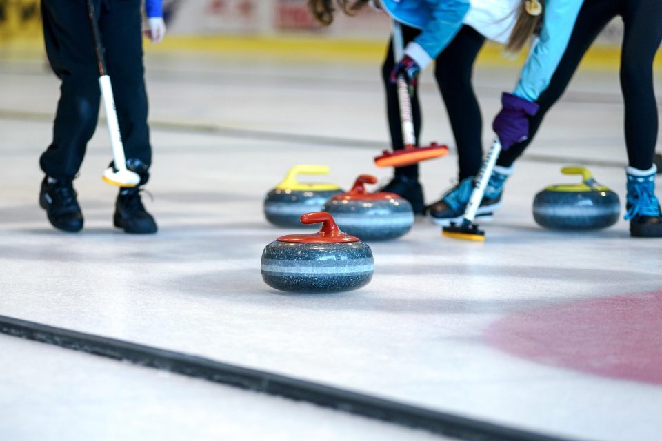 curling competition, competition, share, athlete, ice skating rink, ice, stones, olympiad, athletes, players, horse, championship, curling, nature, hall of the iceberg, tor, hitting targets