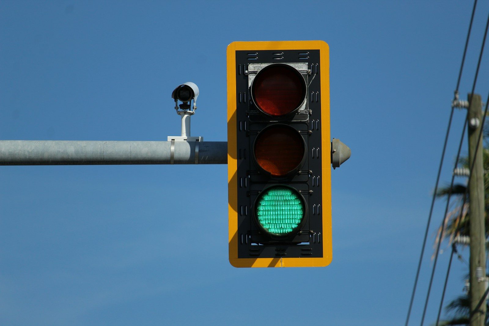 Trafficker Signal New traffic signal activated at Covington Plaza intersection in Fort ...